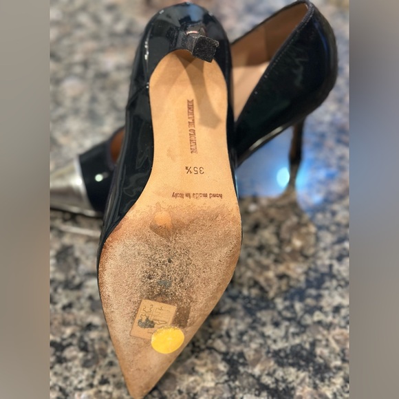Manolo Blahnik Patent Leather Silver Cap-Toe Mary Jane Pumps - Size 35.5 - Picture 8 of 9